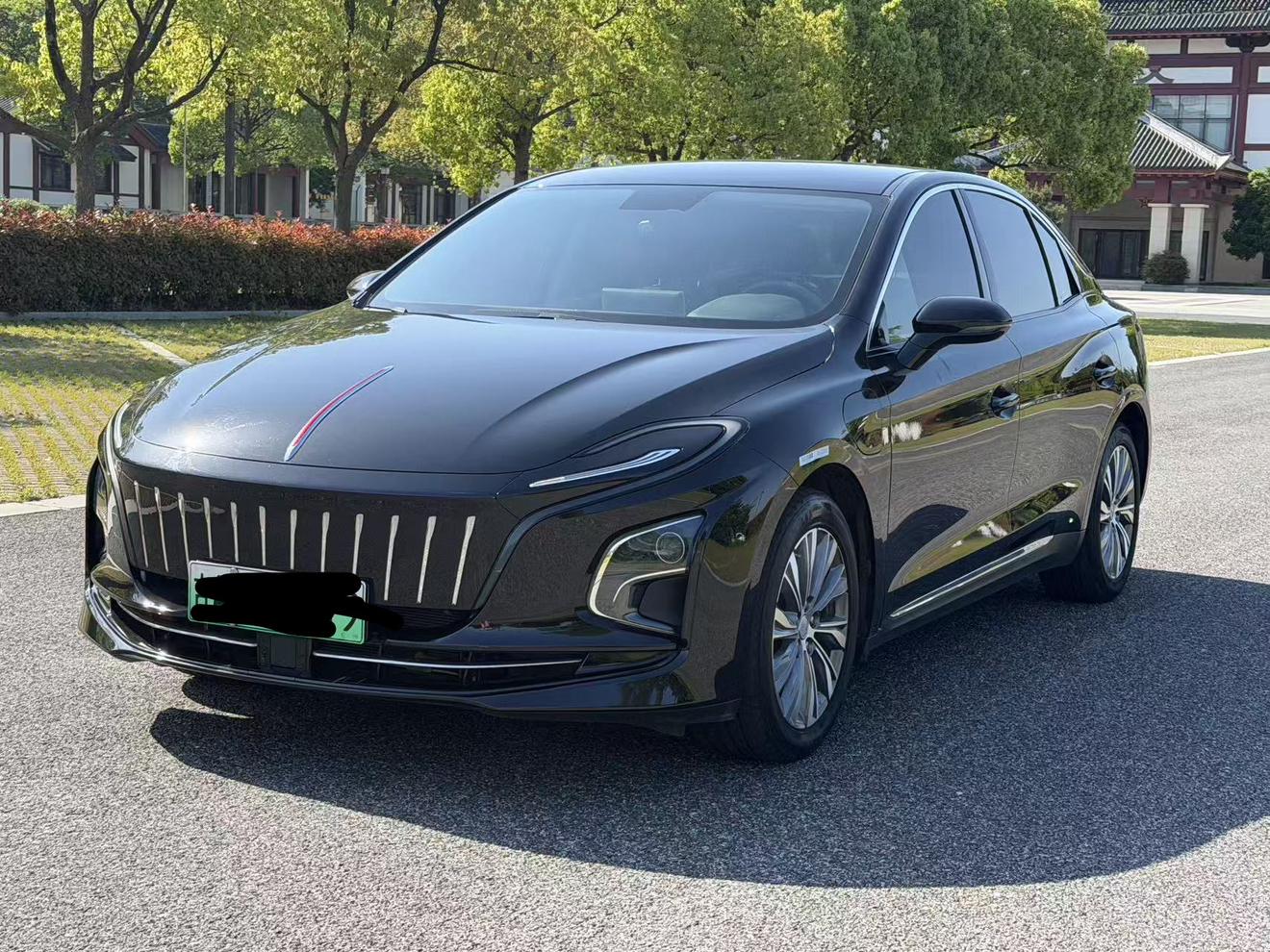 Hongqi E-QM5 2022 thumb 10