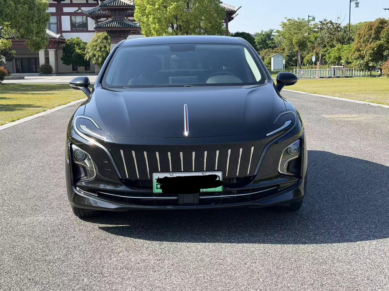 Hongqi E-QM5 2022 thumb 11