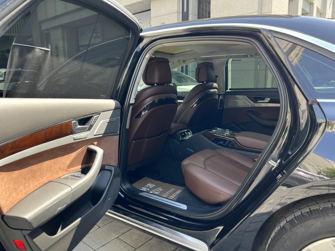 Audi A8 2013 thumb 10