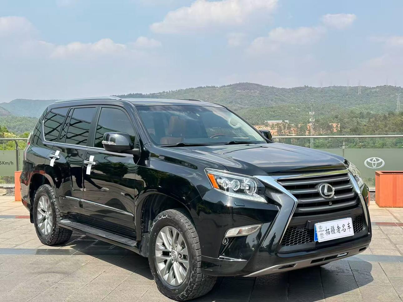 Lexus GX 2014 thumb 10
