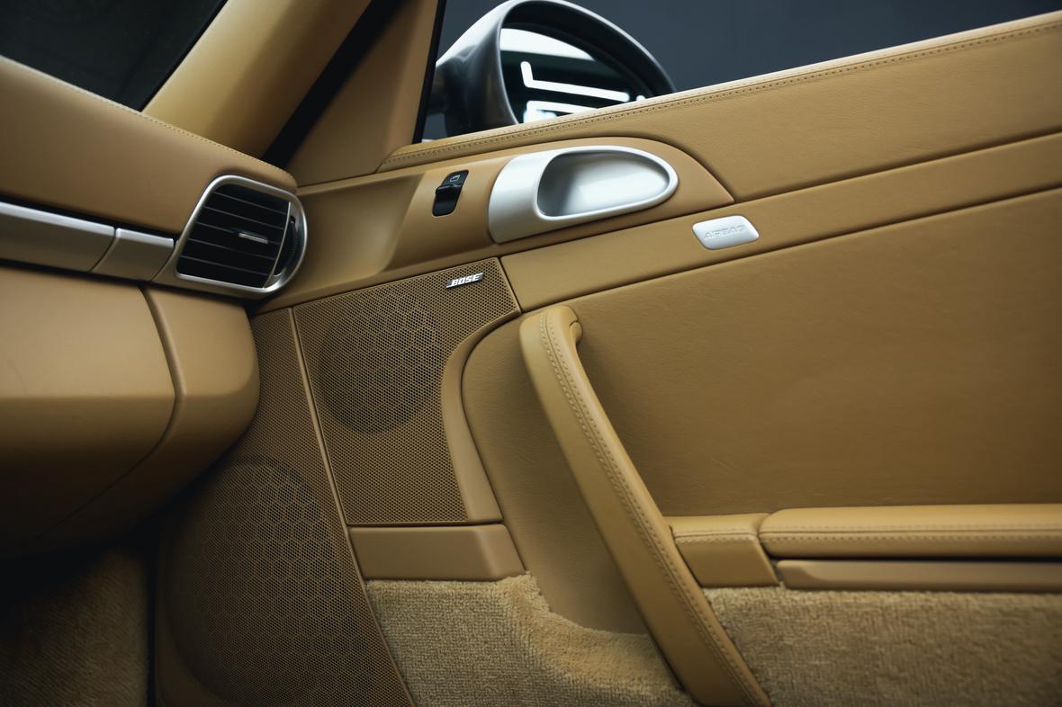 Porsche 911 2010 thumb 6
