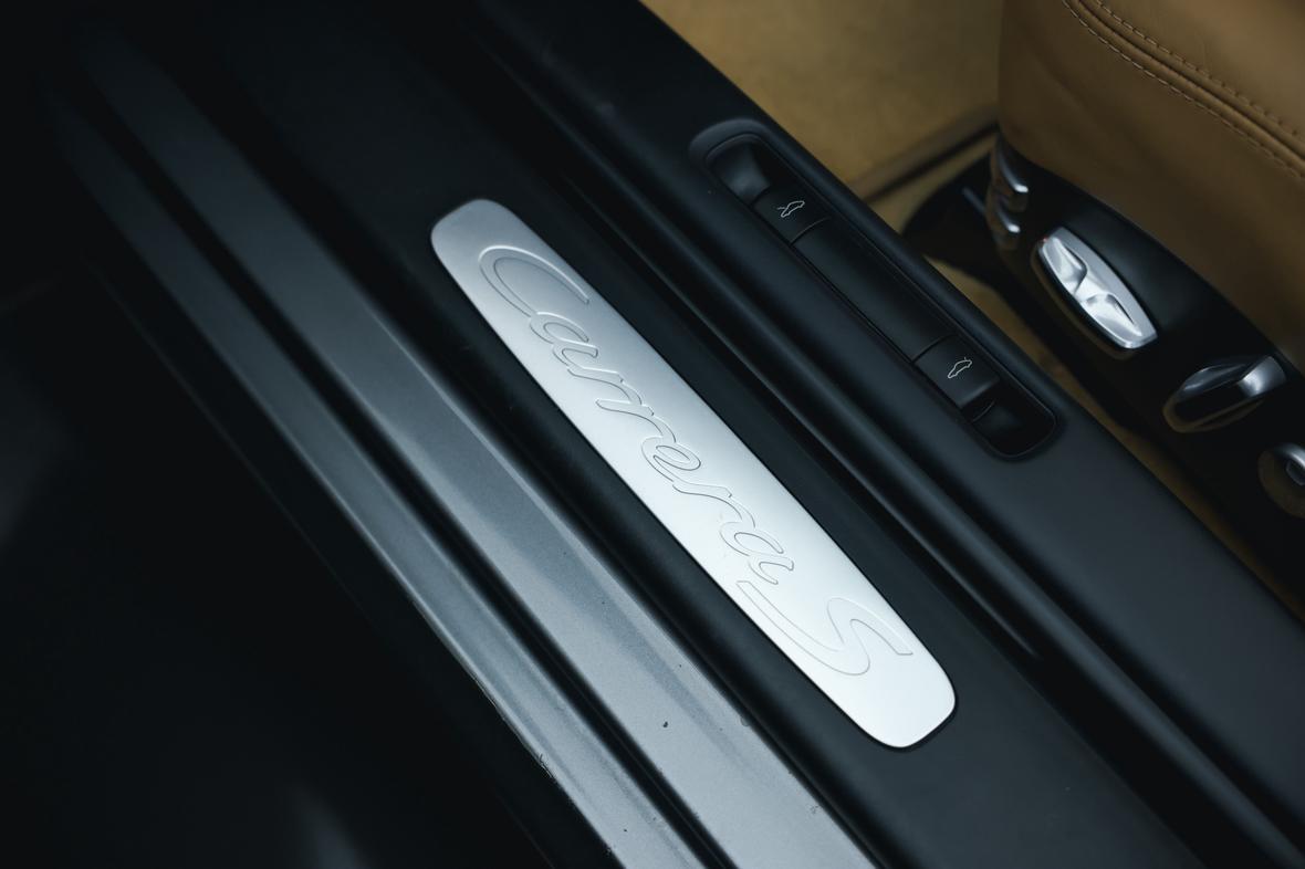 Porsche 911 2010 thumb 8