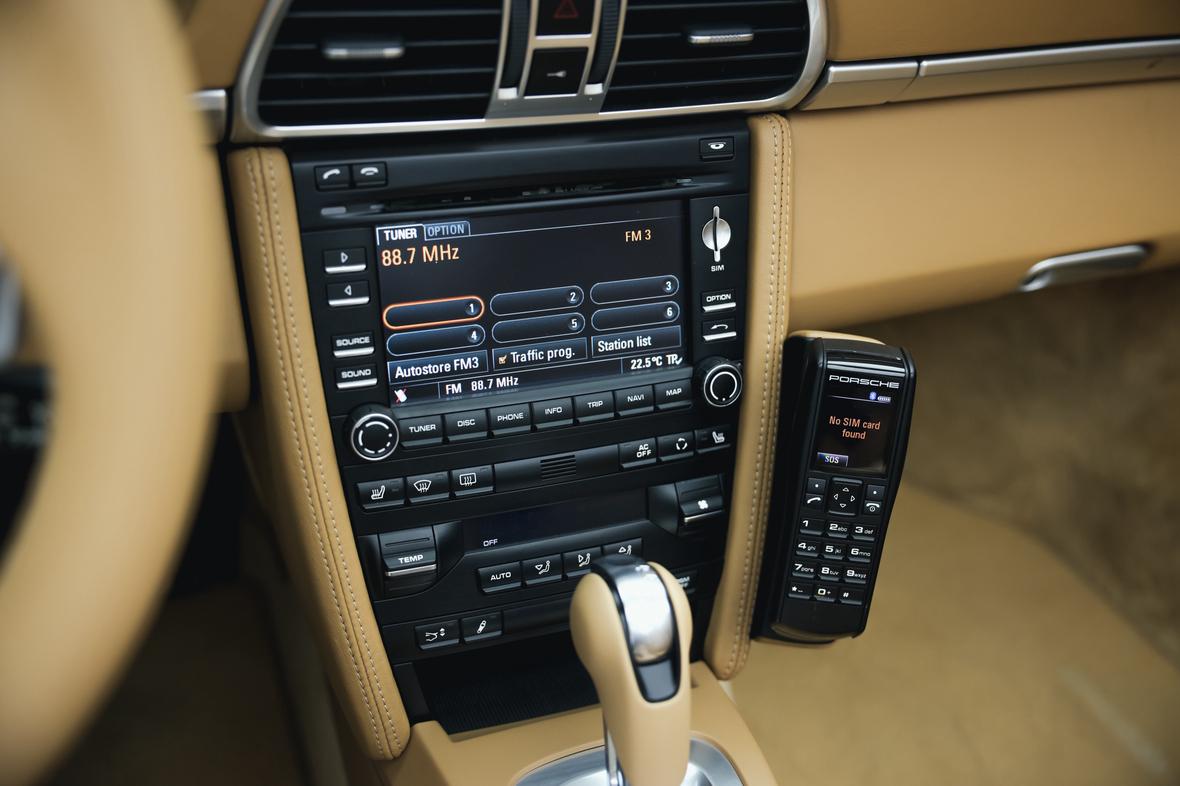 Porsche 911 2010 thumb 10