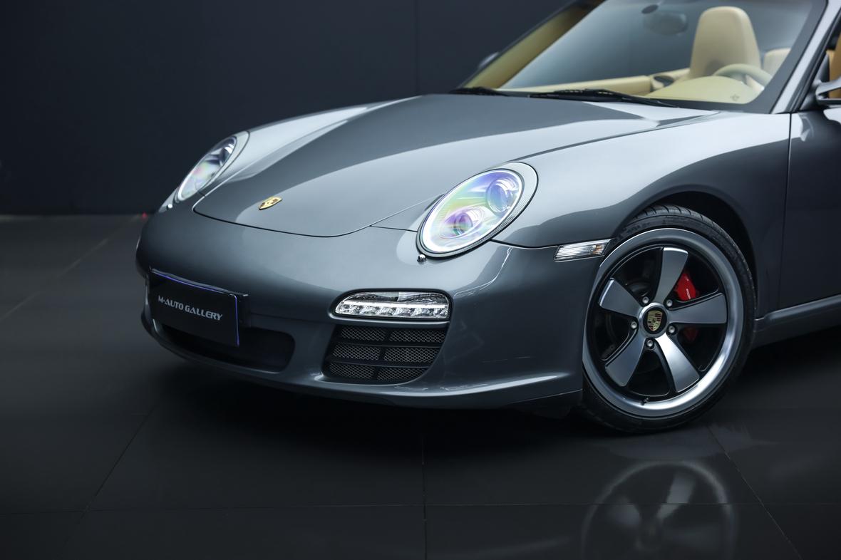 Porsche 911 2010 thumb 12