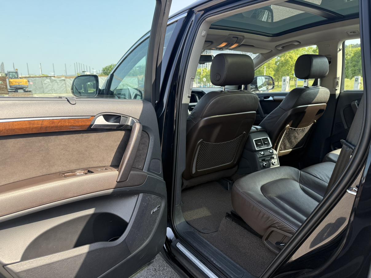 Audi Q7 2015 thumb 8