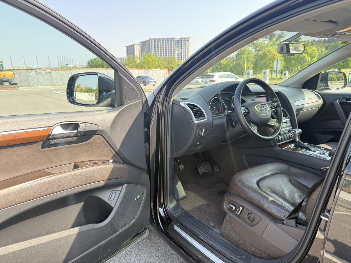 Audi Q7 2015 thumb 9