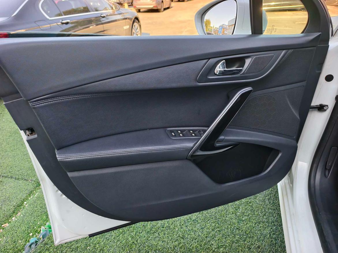Peugeot 508 2012 thumb 9