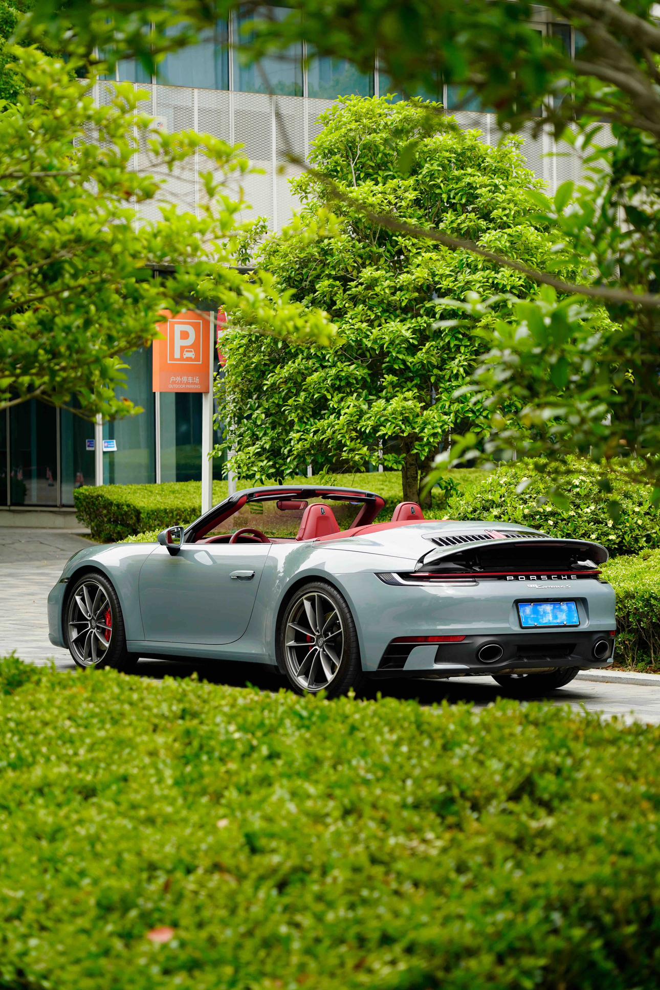 Porsche 911 2022 thumb 2