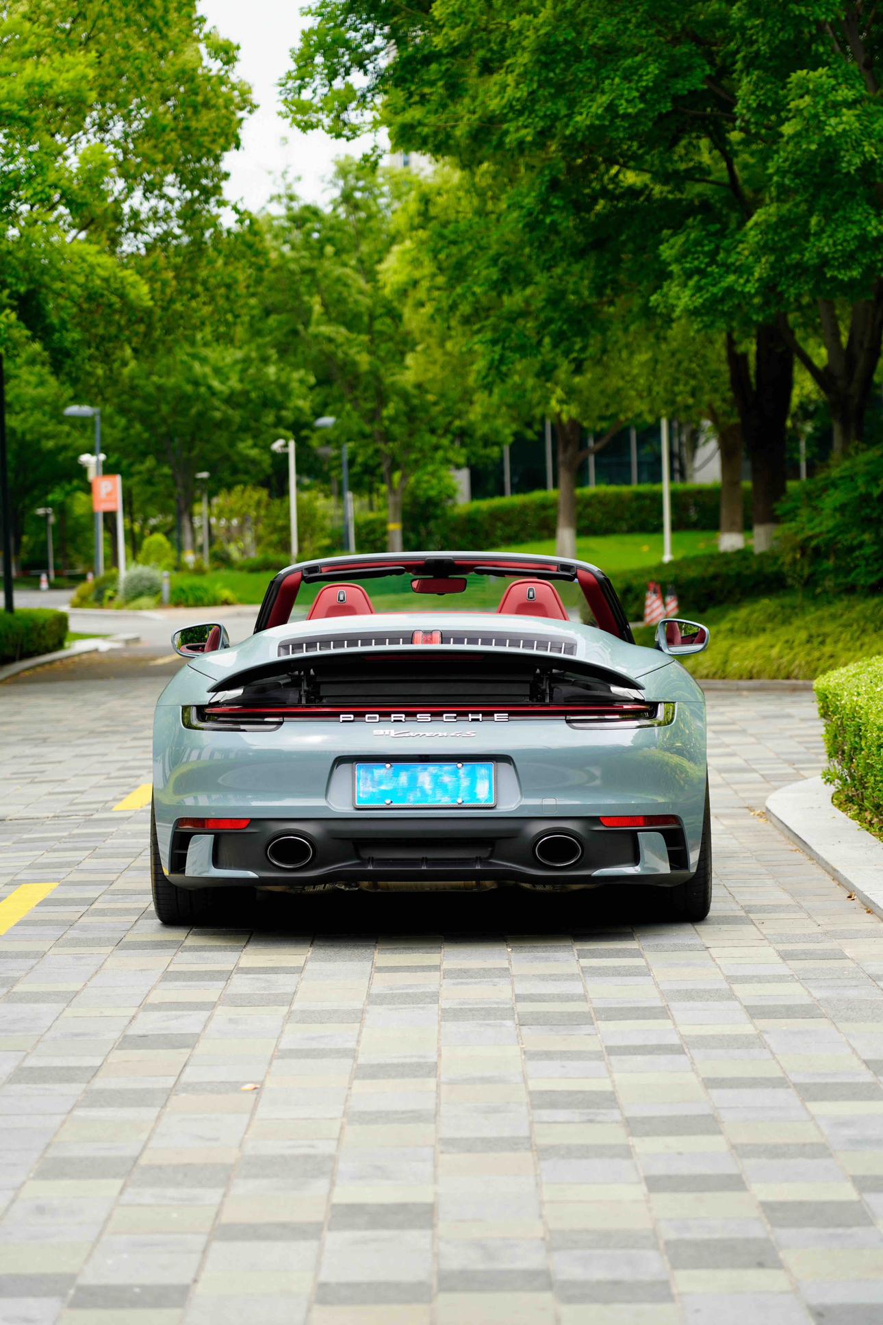 Porsche 911 2022 thumb 3