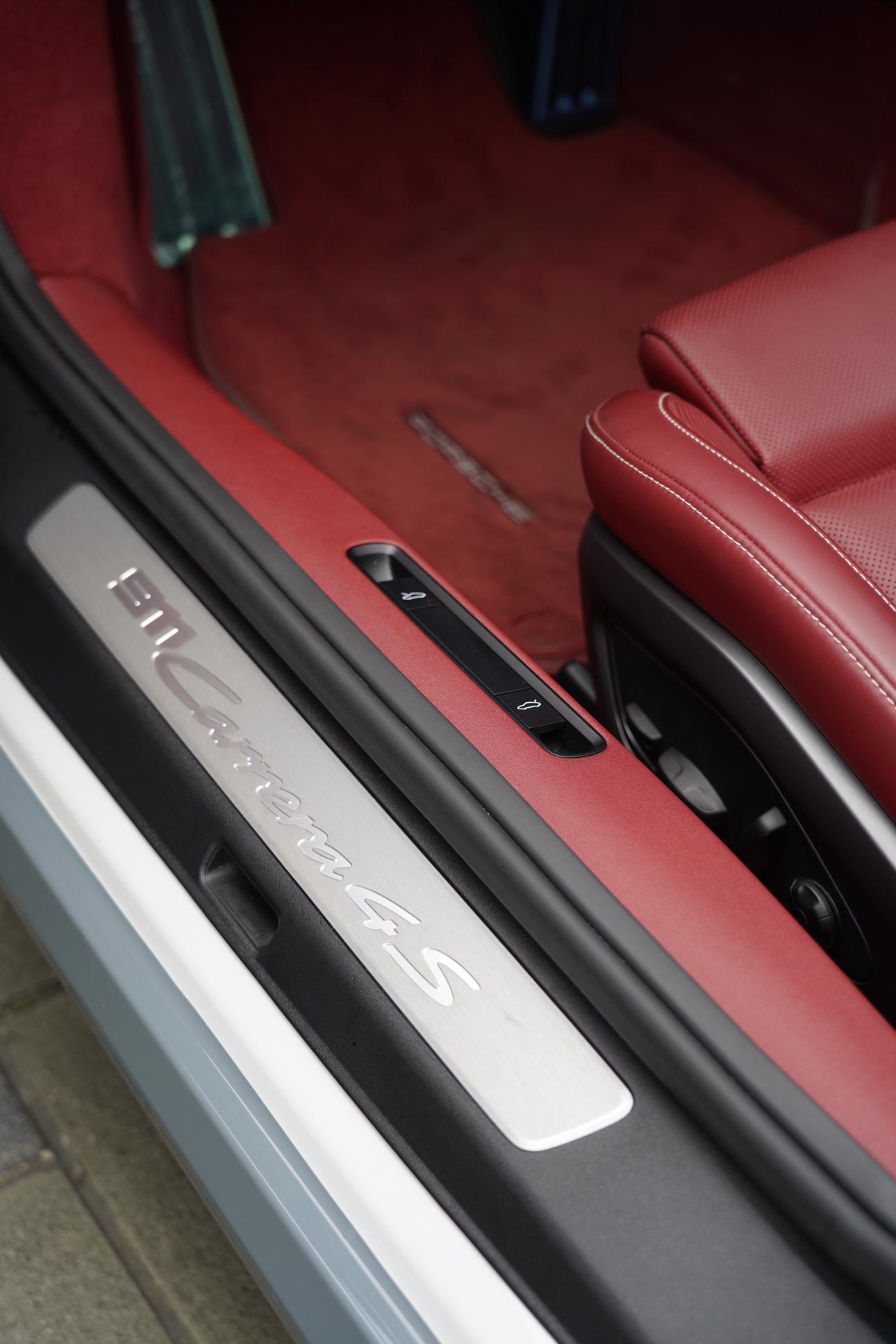 Porsche 911 2022 thumb 7
