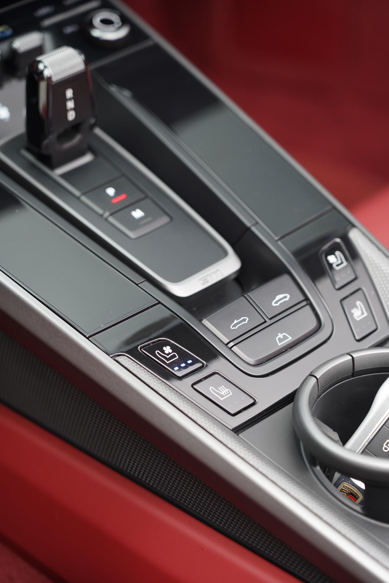 Porsche 911 2022 thumb 10