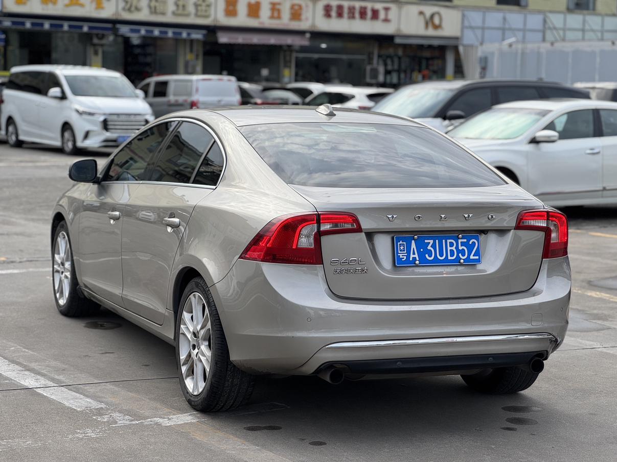 Volvo S60 2015 thumb 2