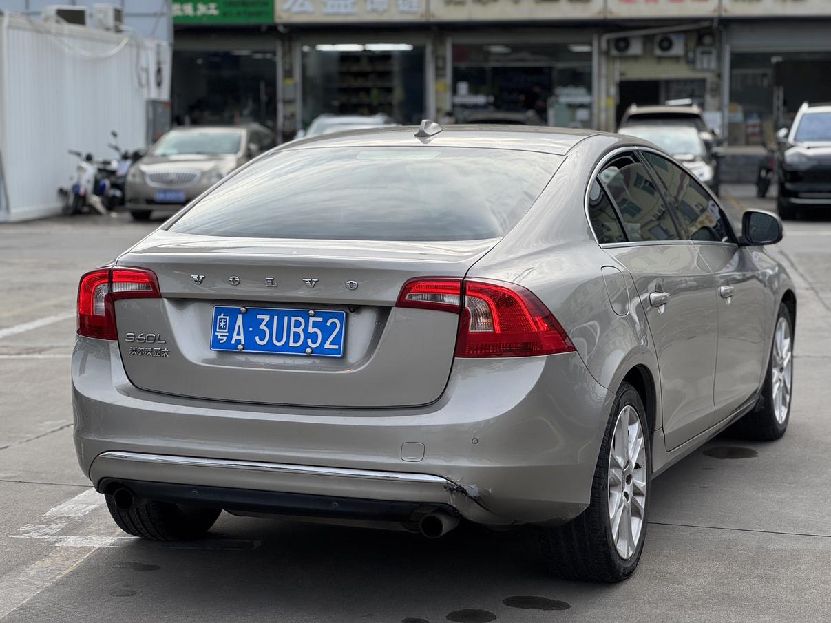 Volvo S60 2015 thumb 4