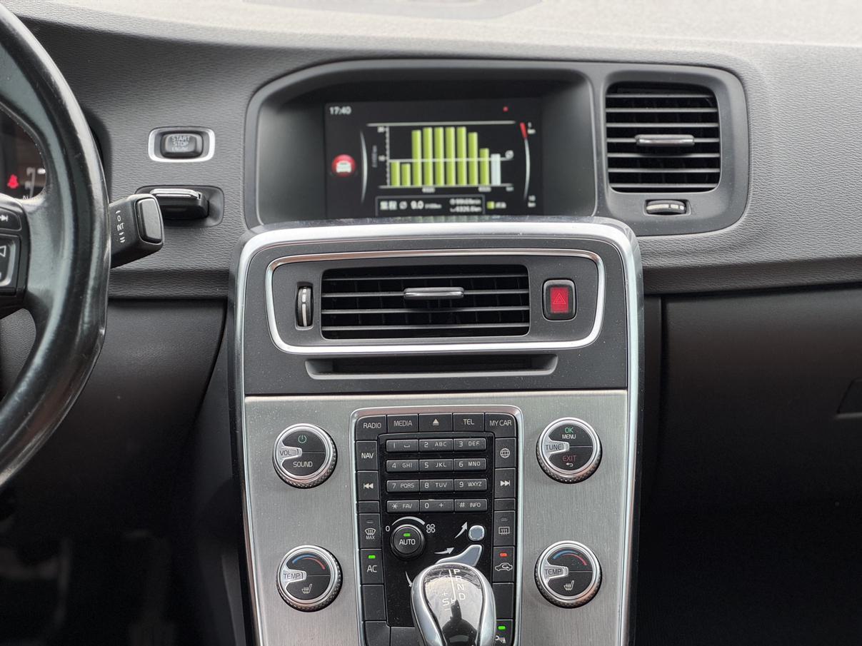 Volvo S60 2015 thumb 8