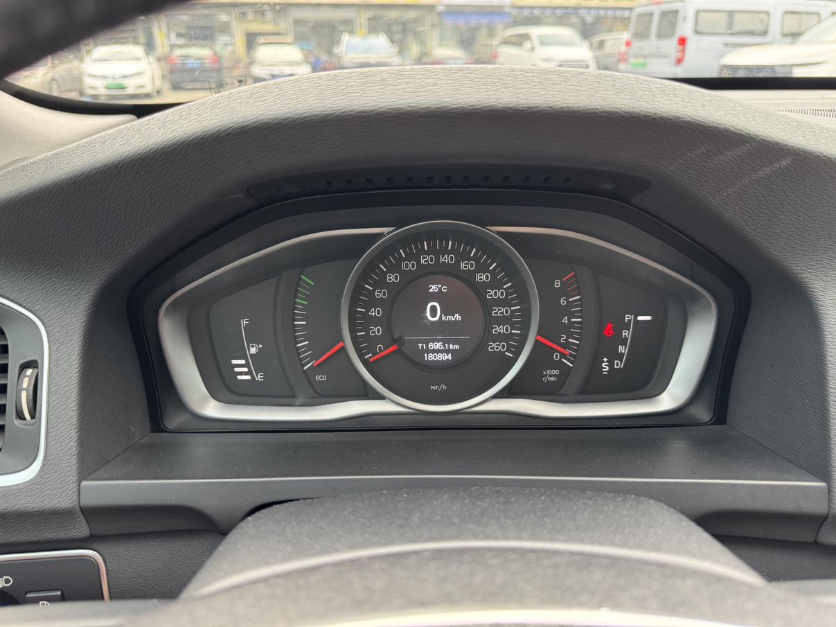 Volvo S60 2015 thumb 9