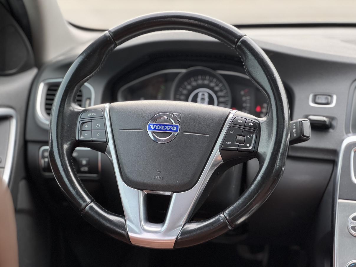 Volvo S60 2015 thumb 10