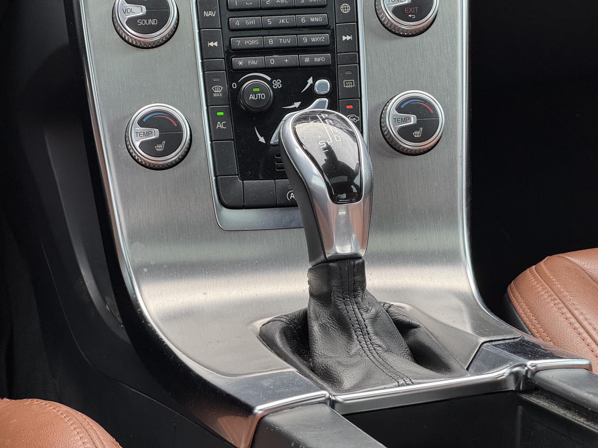 Volvo S60 2015 thumb 11