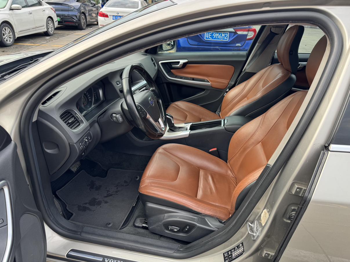 Volvo S60 2015 thumb 12