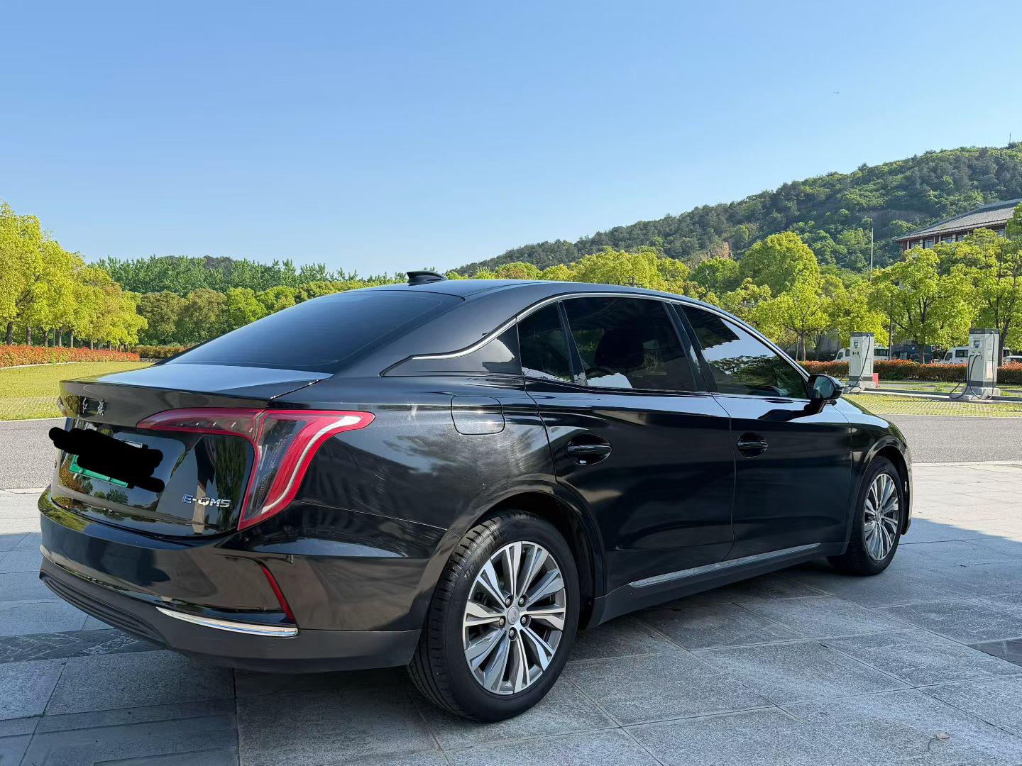 Hongqi E-QM5 2023 thumb 3