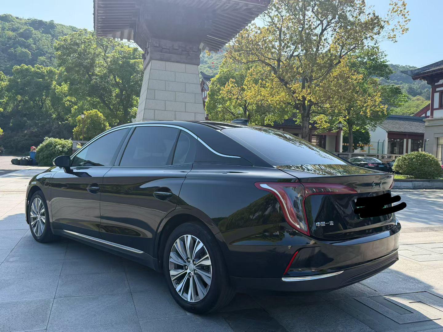 Hongqi E-QM5 2023 thumb 11