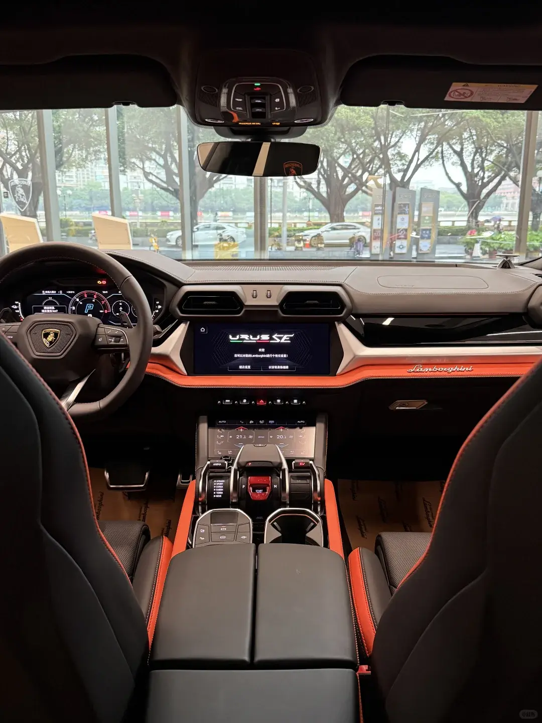 Lamborghini Urus SE 2025 thumb 2