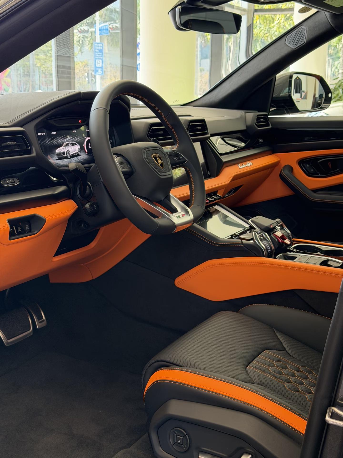 Lamborghini Urus SE 2025 thumb 4