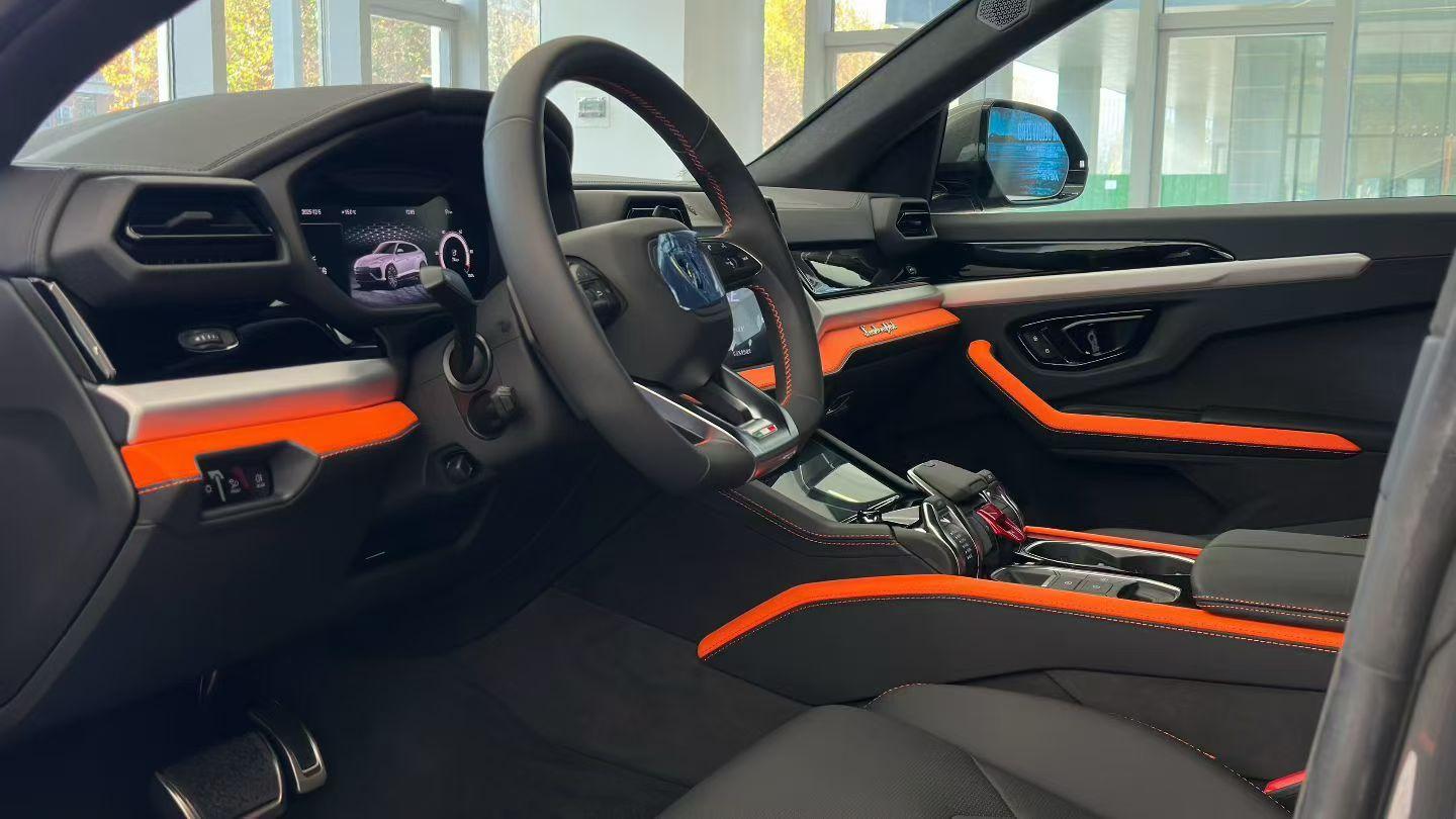 Lamborghini Urus SE 2025 thumb 5
