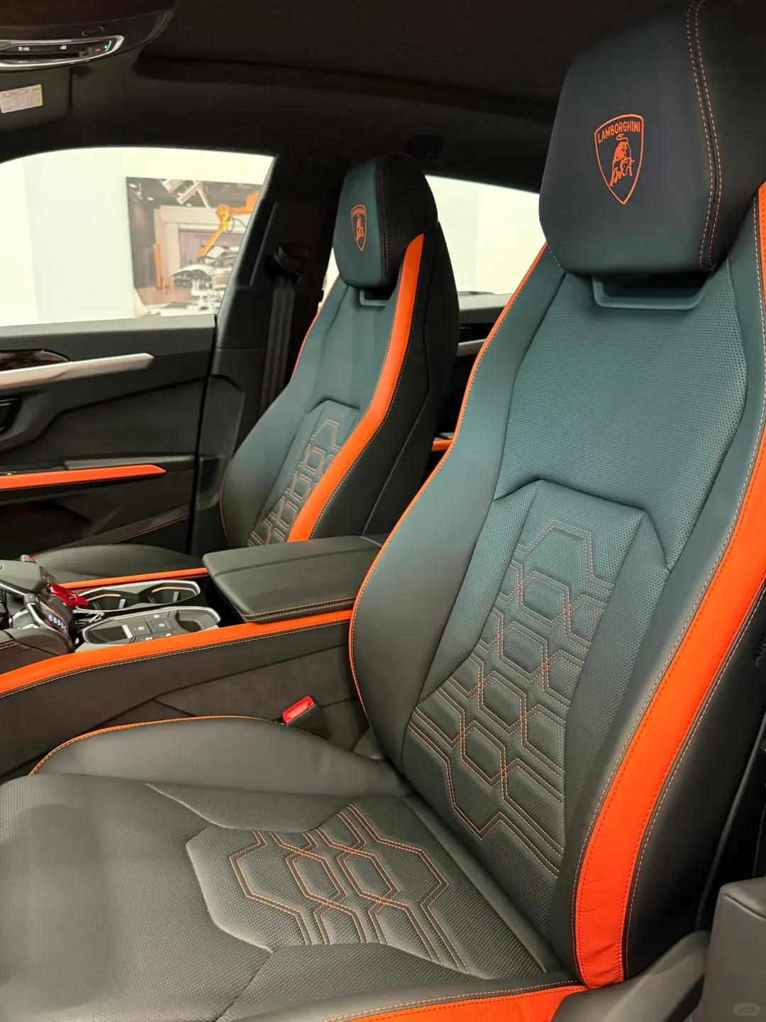 Lamborghini Urus SE 2025 thumb 7