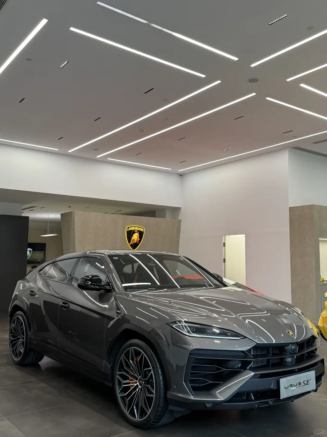 Lamborghini Urus SE 2025 thumb 10