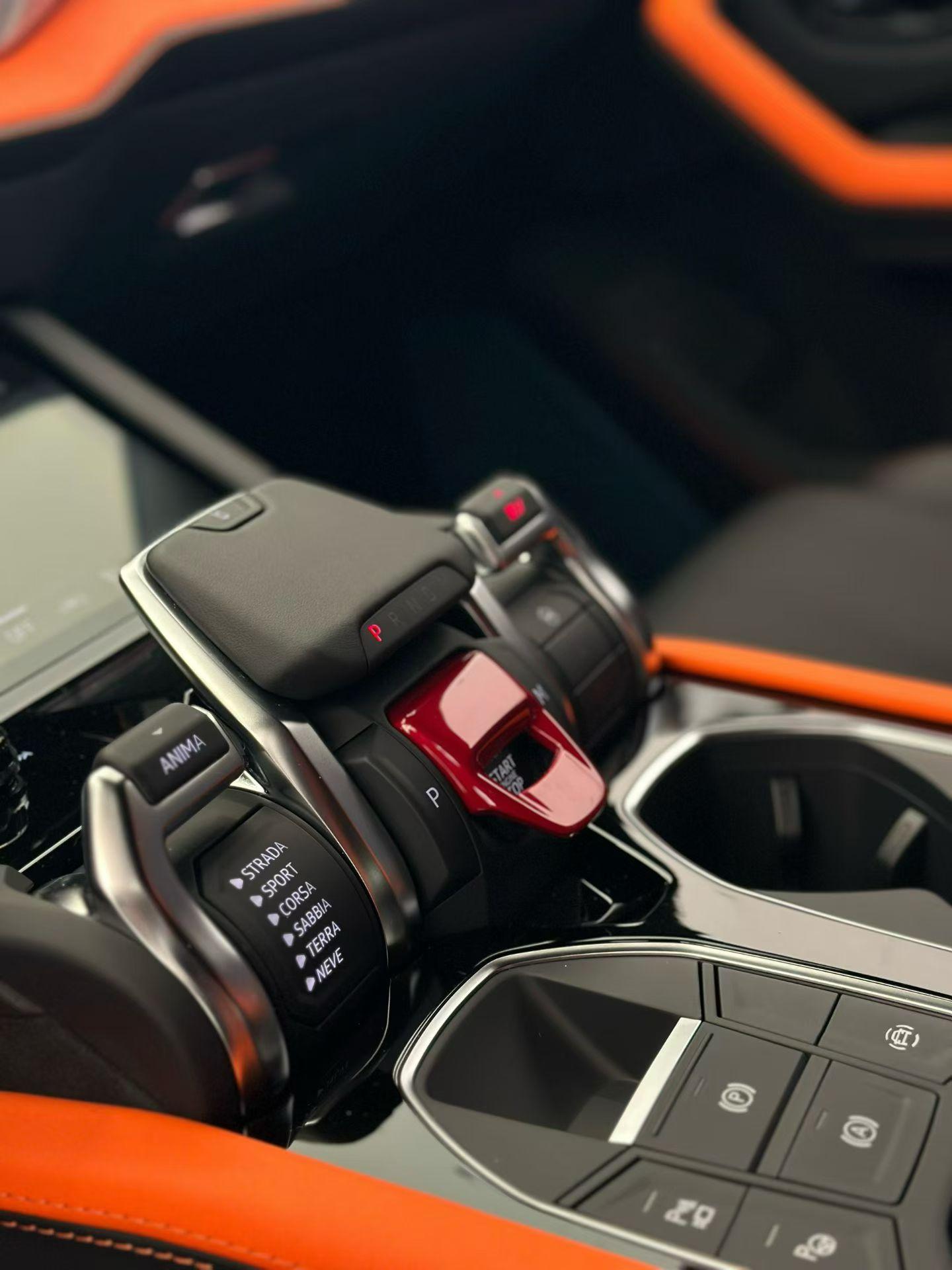 Lamborghini Urus SE 2025 thumb 12