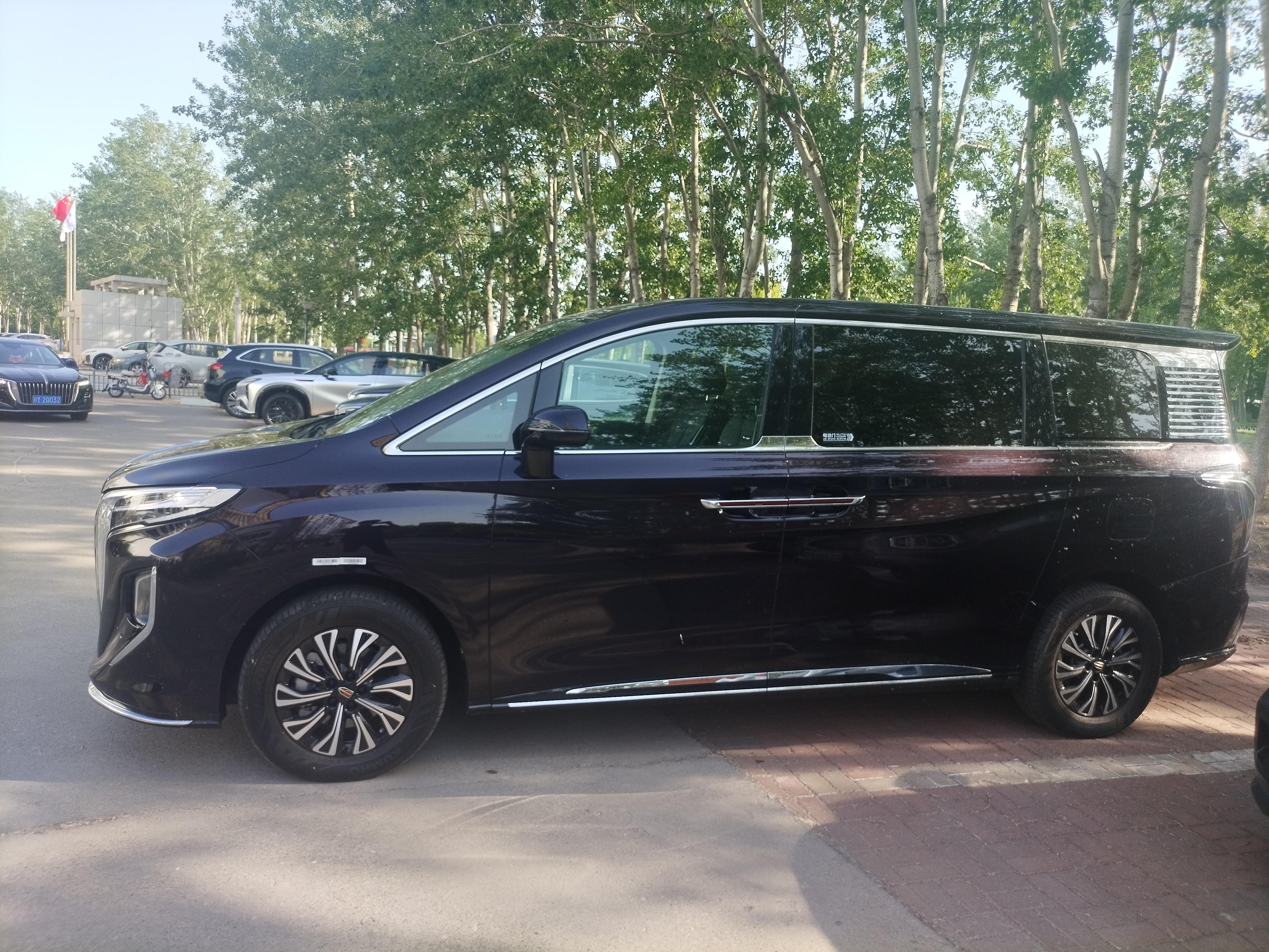 Hongqi HQ9 PHEV 2024 thumb 2