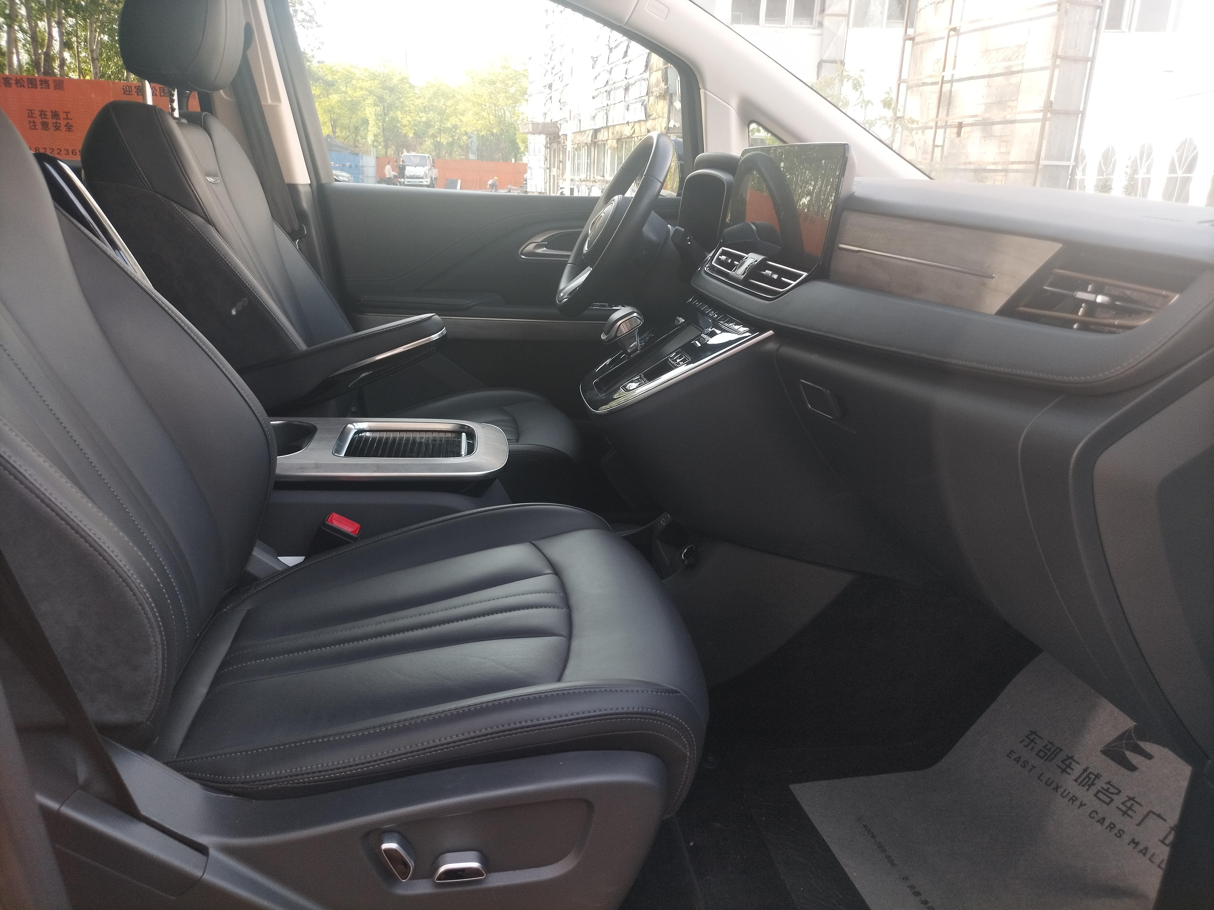 Hongqi HQ9 PHEV 2024 thumb 4