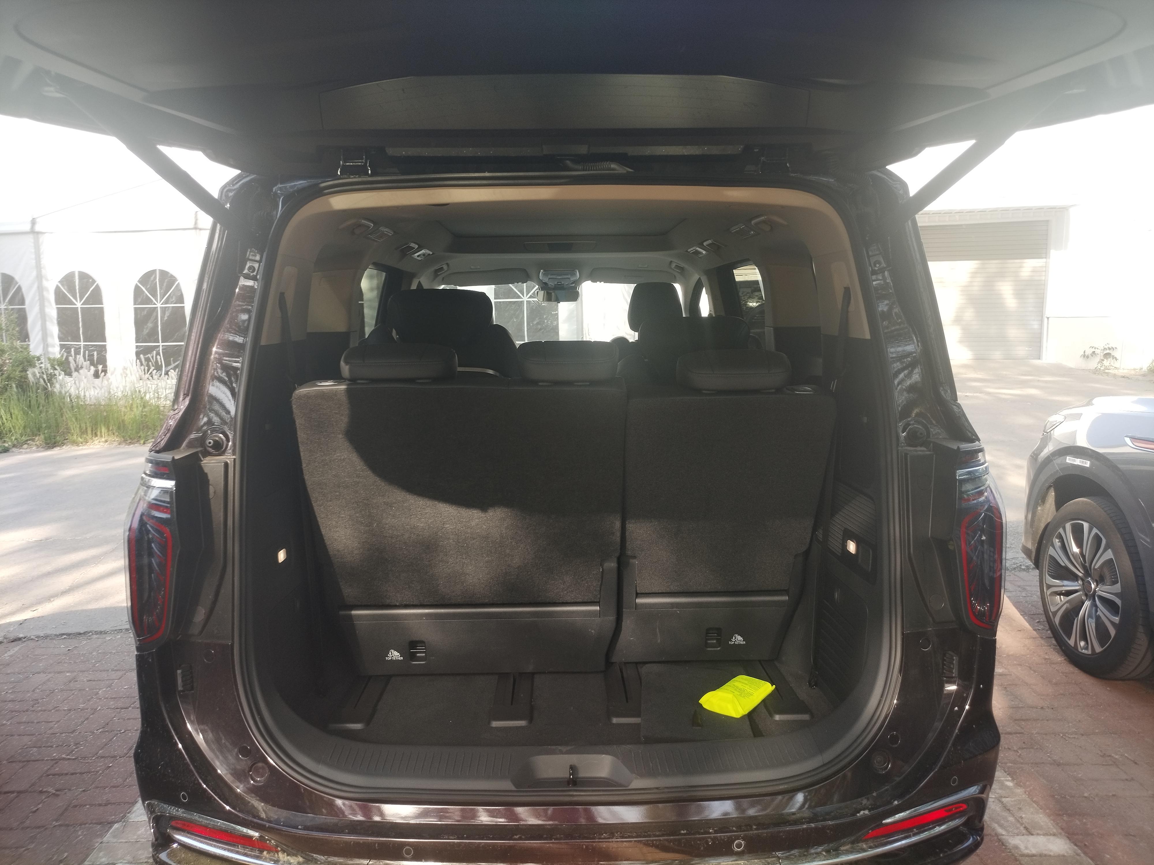 Hongqi HQ9 PHEV 2024 thumb 9