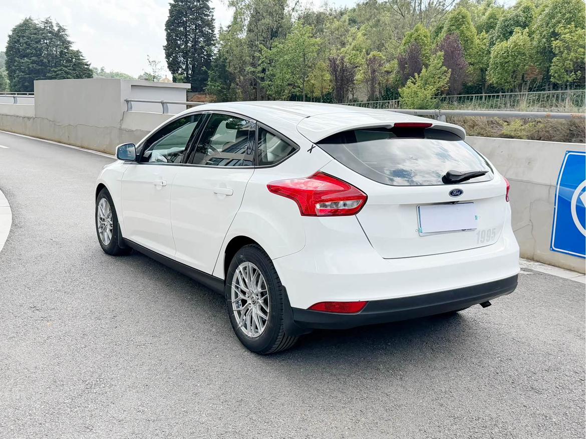 Ford Focus ST 2018 thumb 3