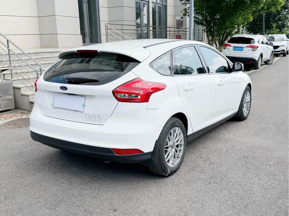 Ford Focus ST 2018 thumb 5