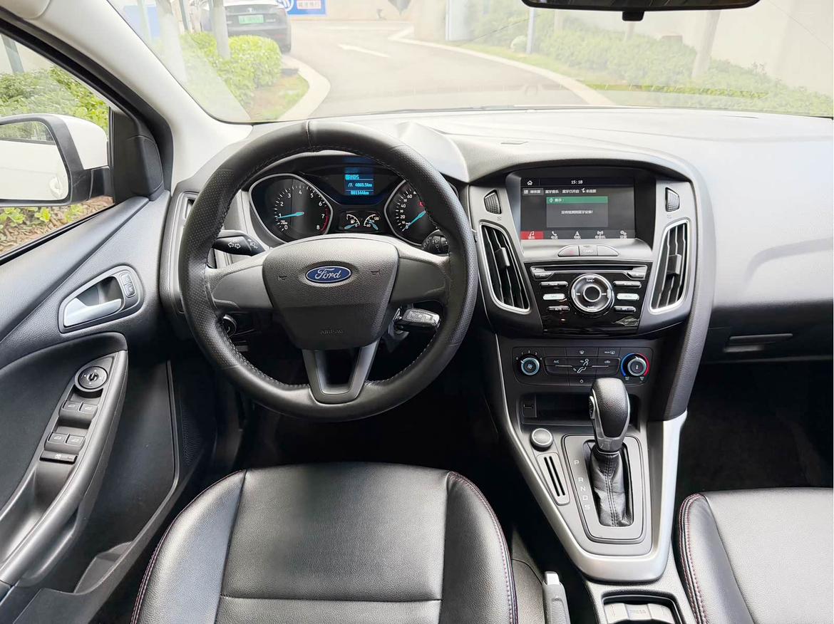 Ford Focus ST 2018 thumb 9