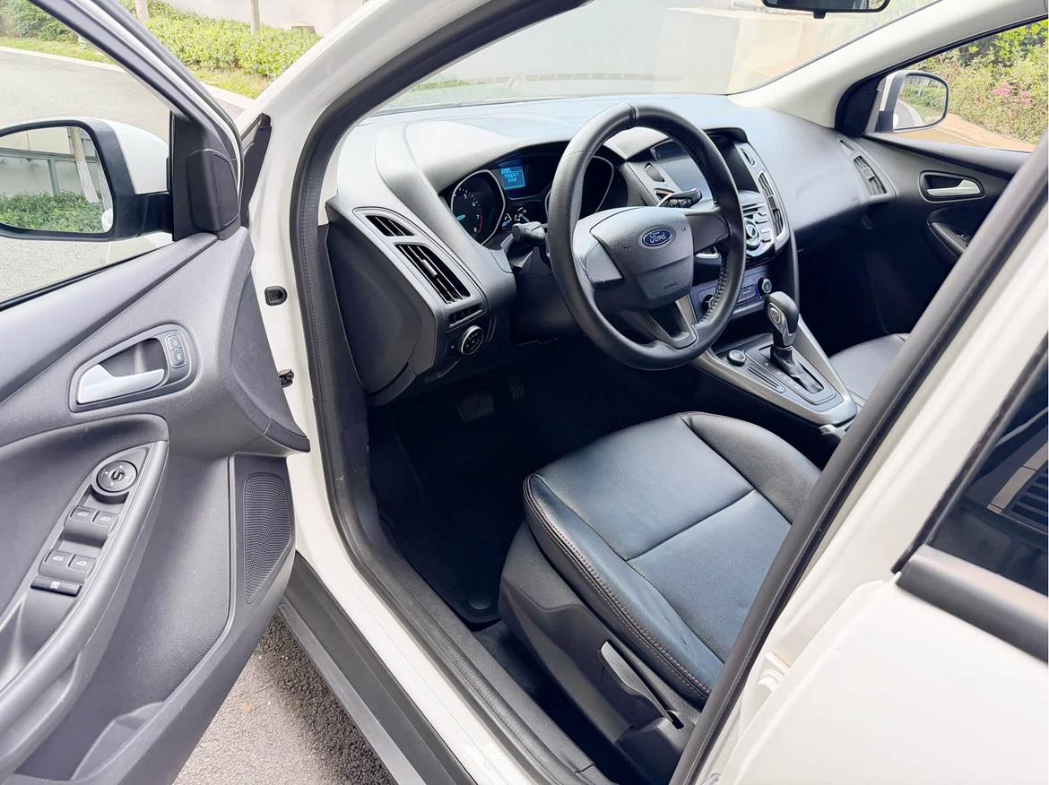 Ford Focus ST 2018 thumb 11