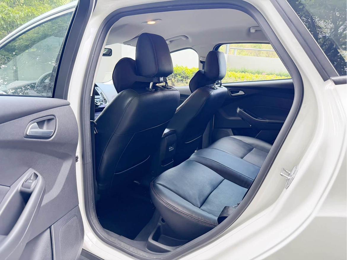 Ford Focus ST 2018 thumb 12