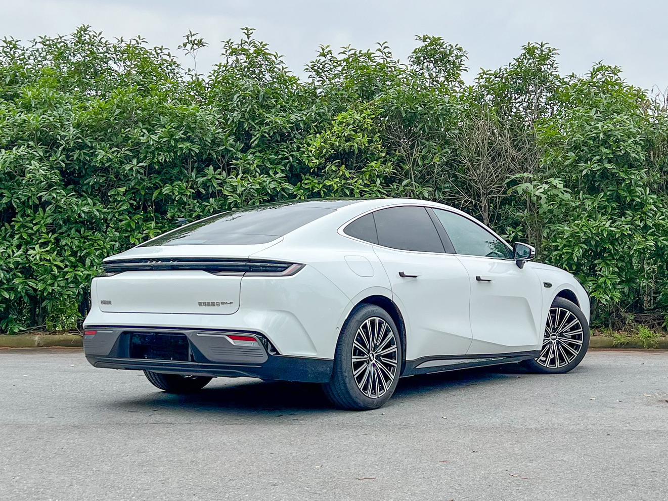 Geely Galaxy 8 PHEV 2025 thumb 4