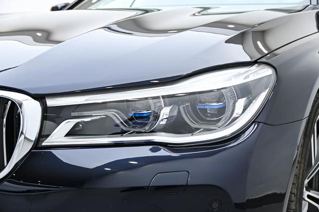 BMW 7 серии 2018 thumb 10