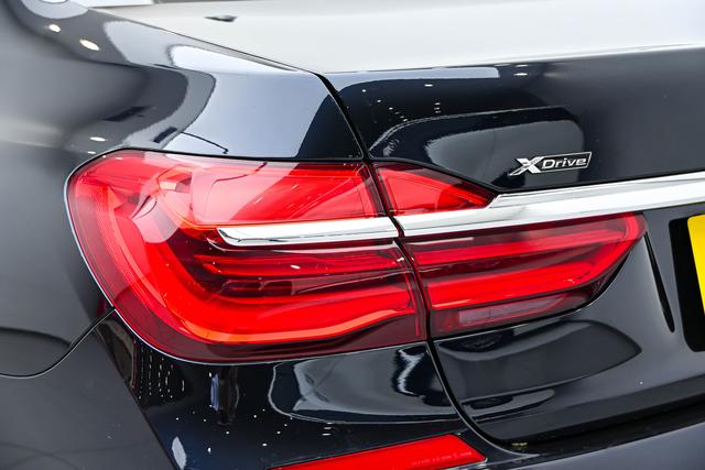 BMW 7 серии 2018 thumb 11