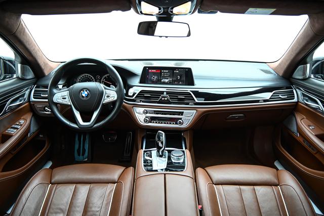BMW 7 серии 2018 thumb 12