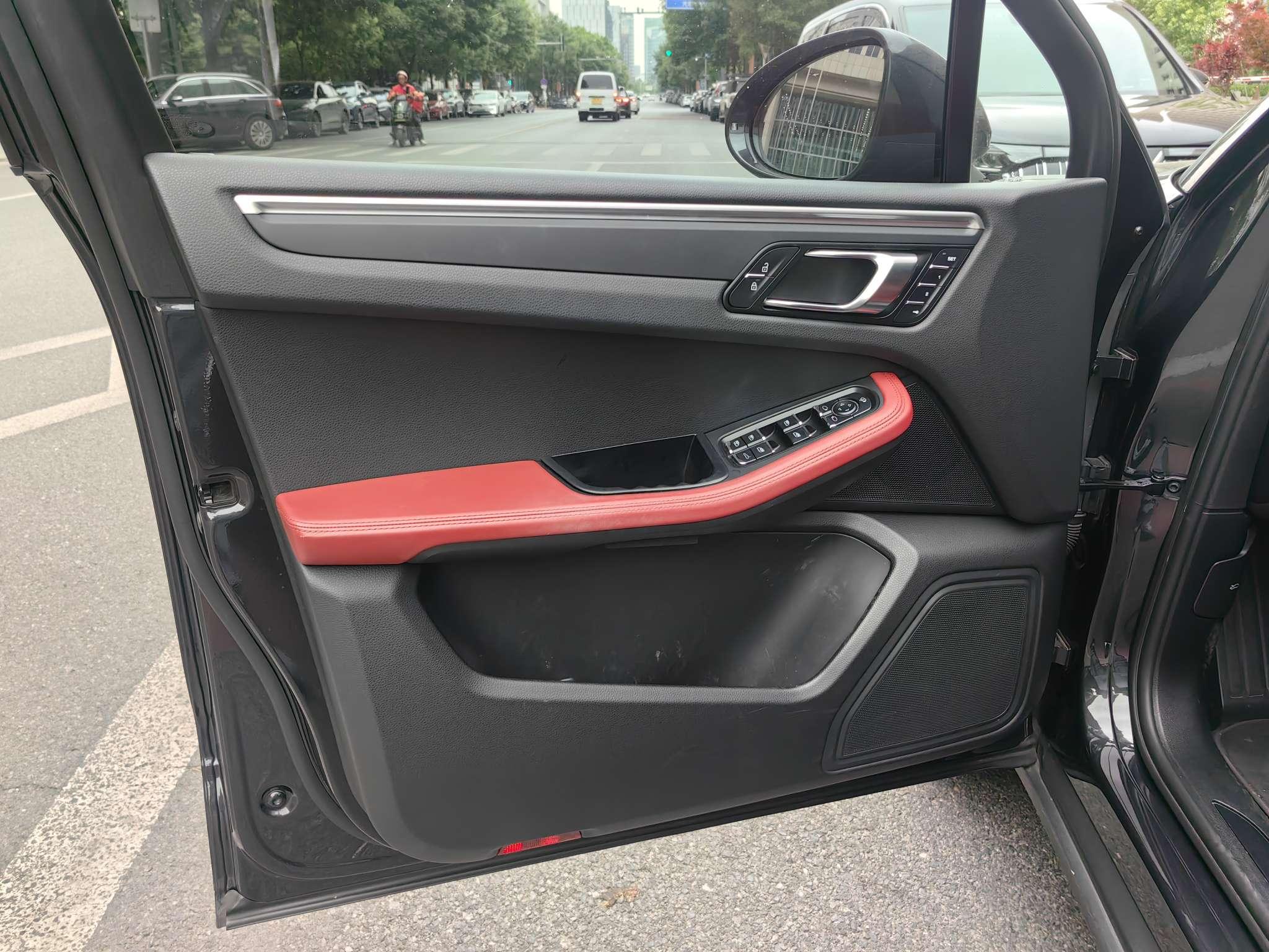 Porsche Macan 2020 thumb 11