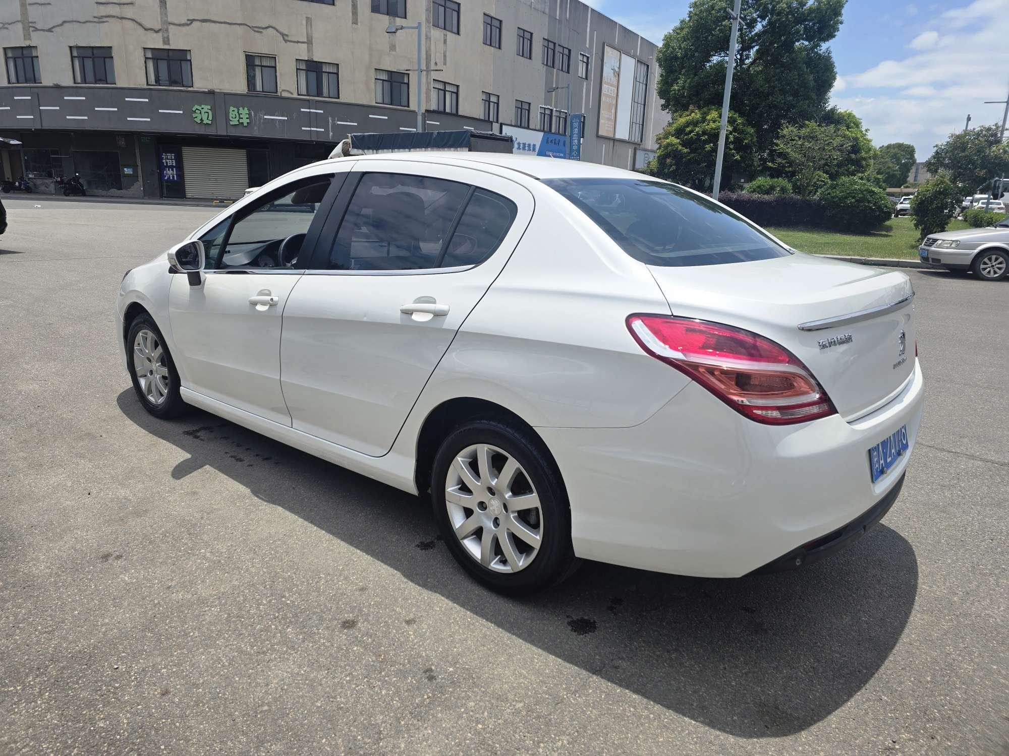 Peugeot 308 2014 thumb 2