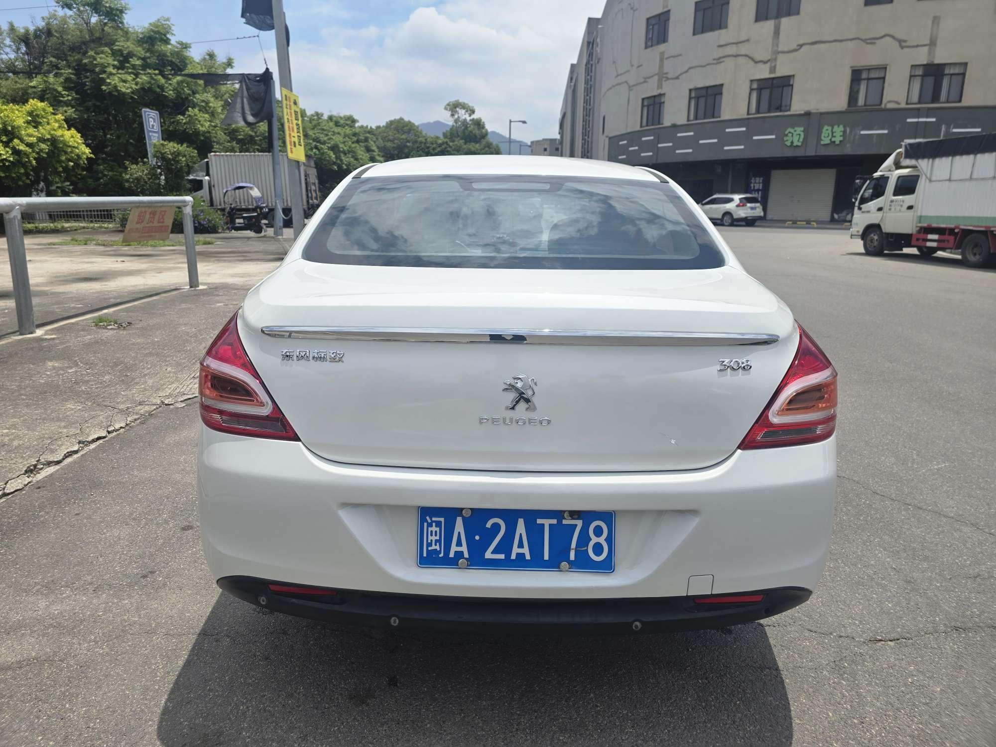 Peugeot 308 2014 thumb 3