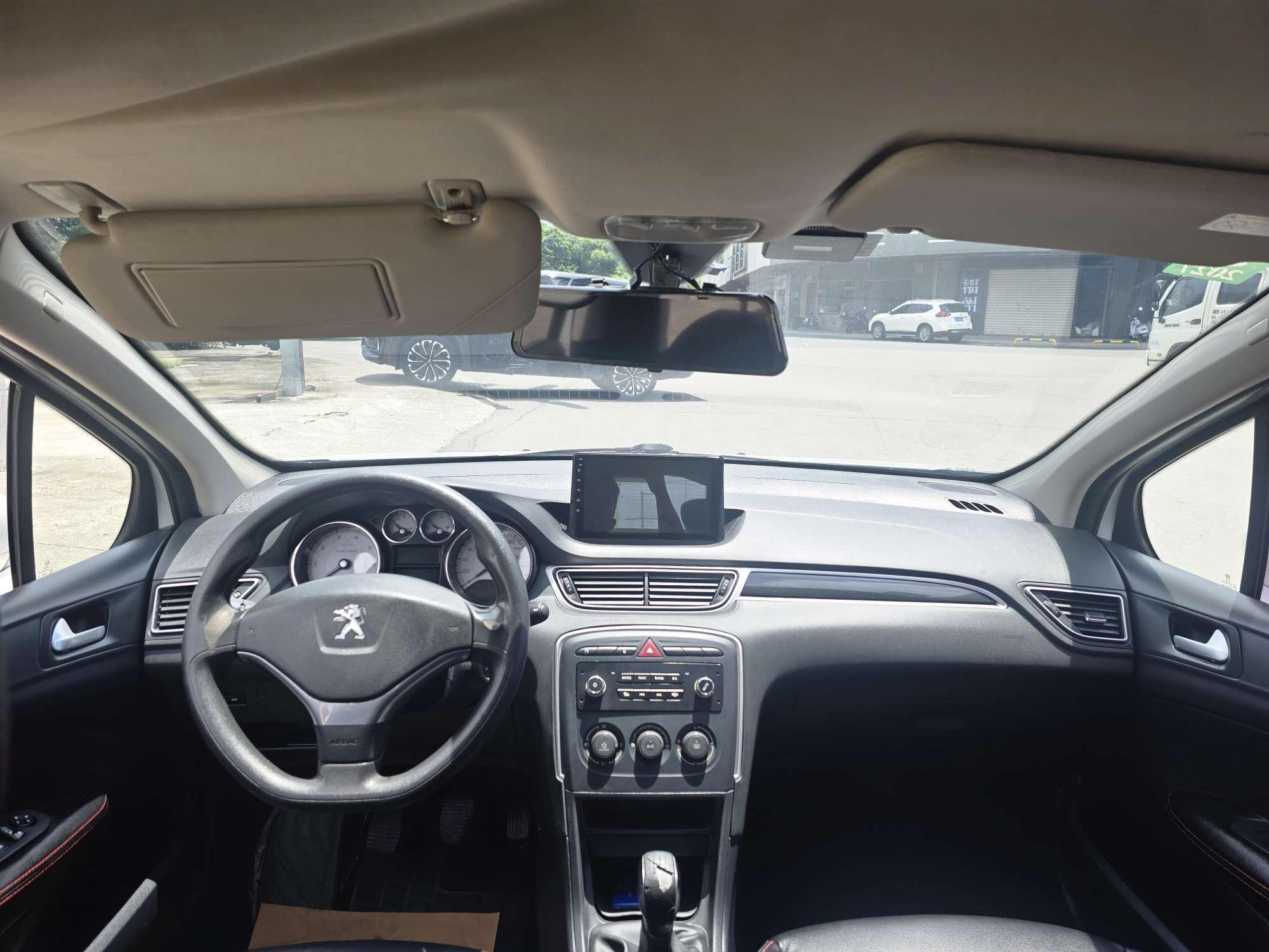 Peugeot 308 2014 thumb 6
