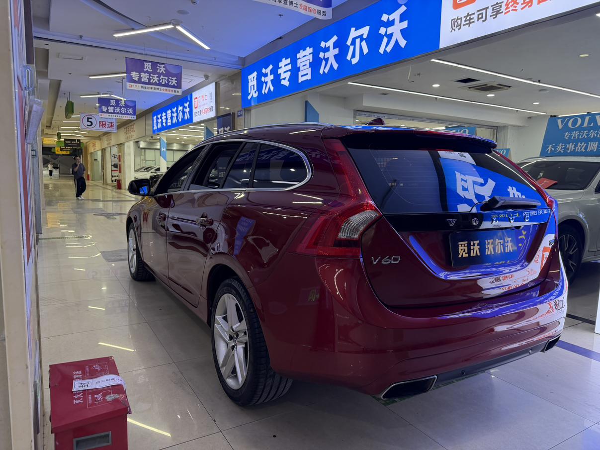 Volvo V60 2015 thumb 3