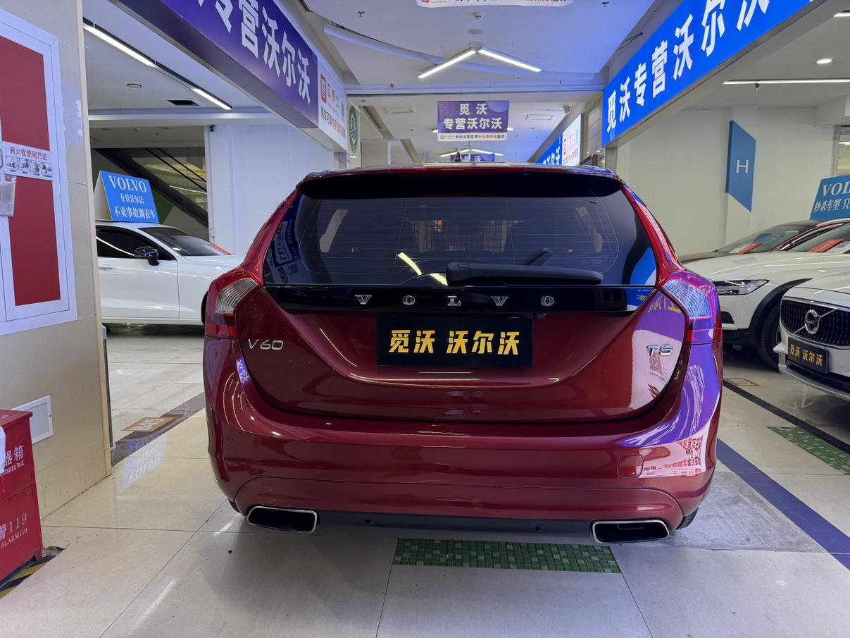 Volvo V60 2015 thumb 4