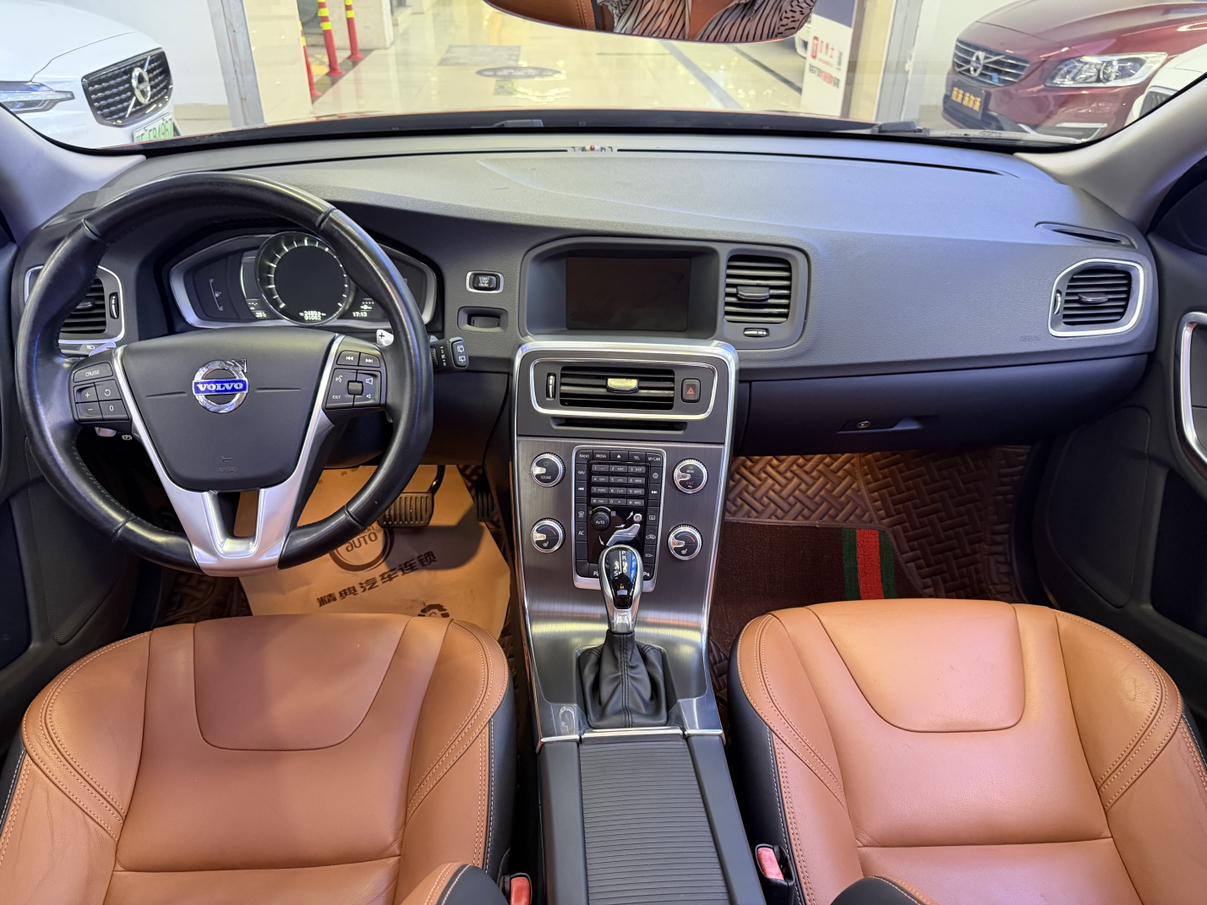 Volvo V60 2015 thumb 6