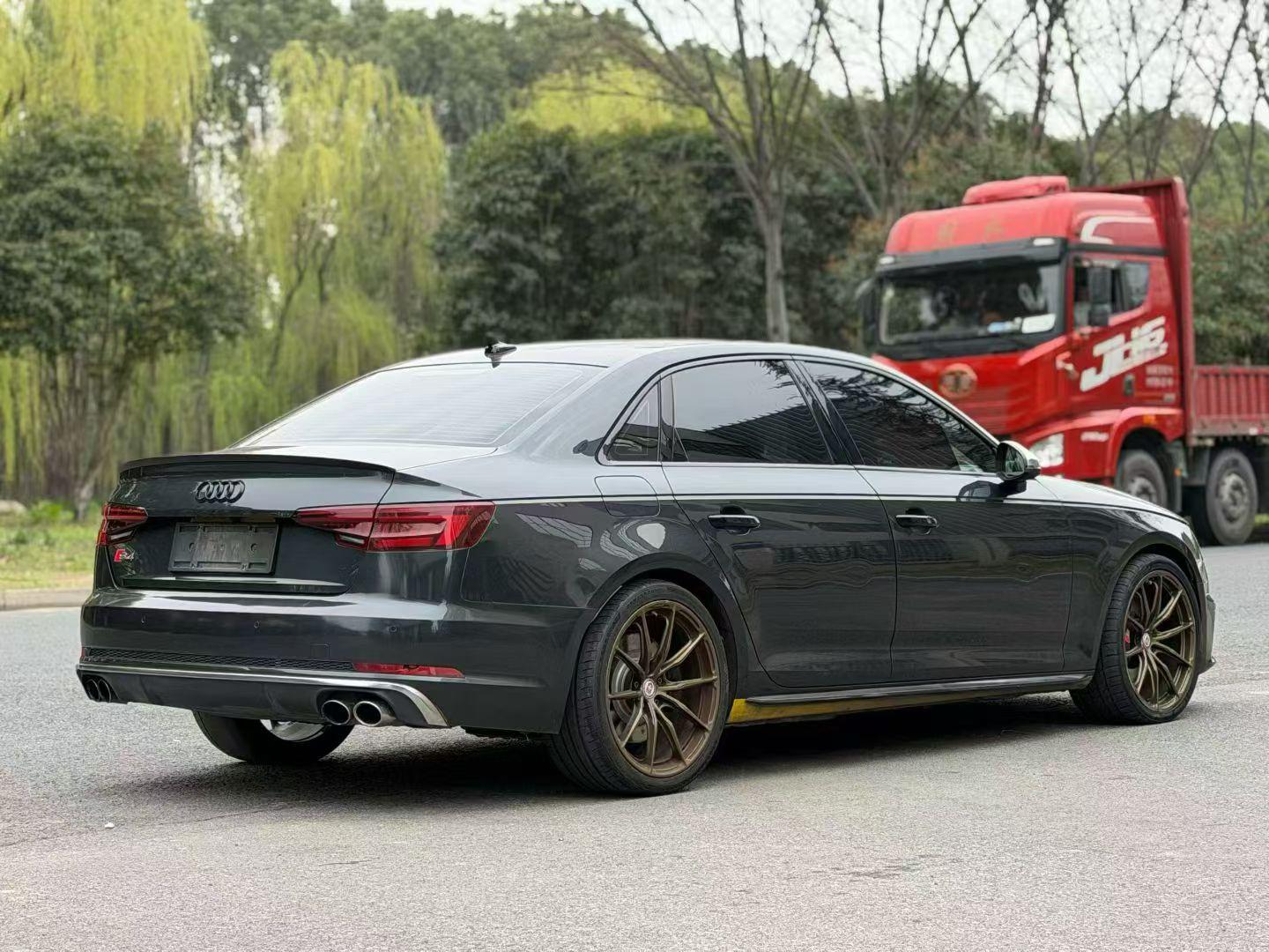Audi S4 2018 thumb 4